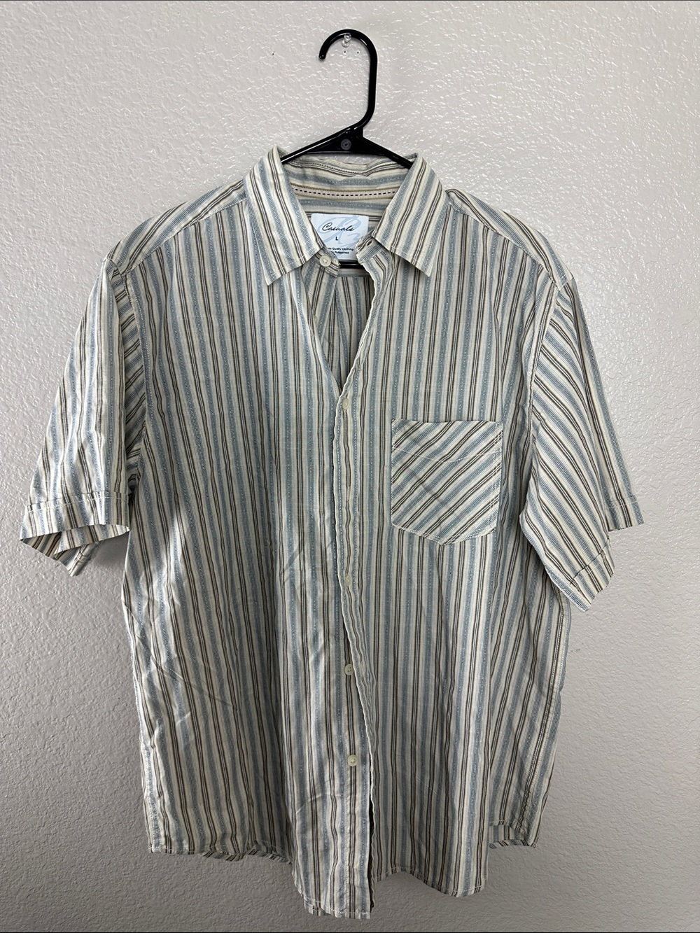 Casuals men’s Striped Button-Up Shirt in Cream and Blue Size L